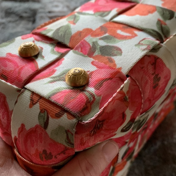 Harveys Betty Rose Large Tote - Picture 9 of 15